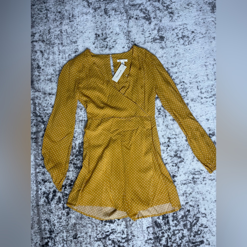 Polka dot romper. Brand: Francesca’s. Size XS.